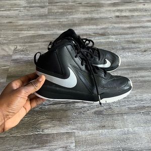 Nike Kids Team Hustle D7 black and white size 3.5y